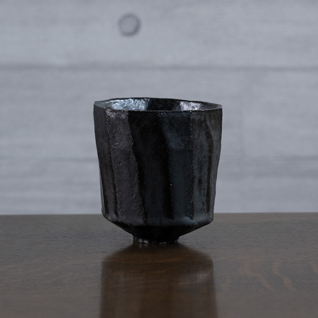 黒碗　横山拓也
