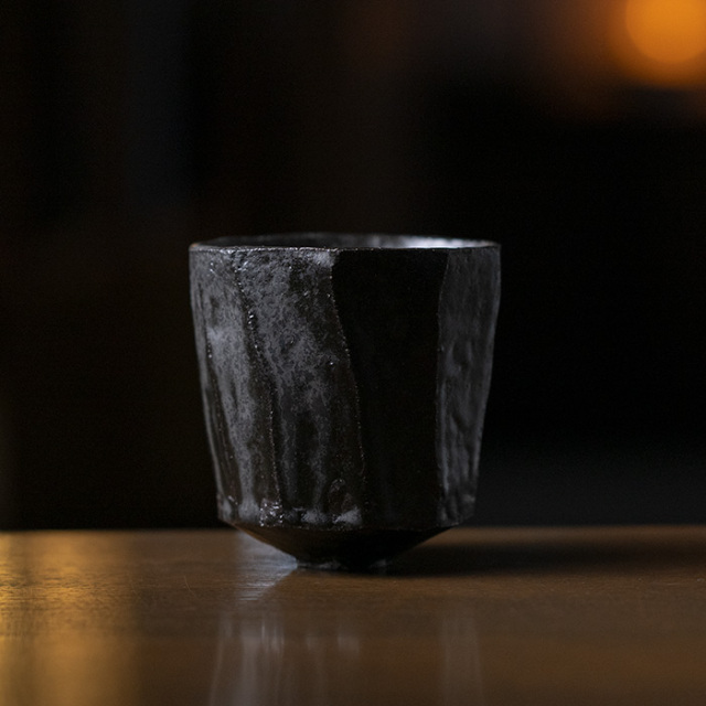 黒碗　横山拓也