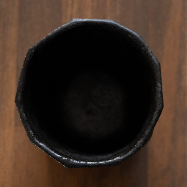黒碗　横山拓也