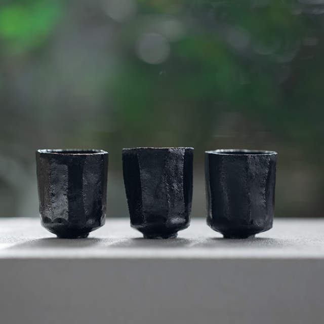 陶器　漆黒 益子淳一 / 鉄黒しのぎ豆皿 (小) 笠間焼 ブラック 陶器 | 星霜 -古道具