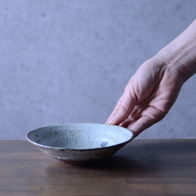 荒木義隆　安南塩釉足付き八寸皿 荒木義隆 安南塩釉足付き八寸皿