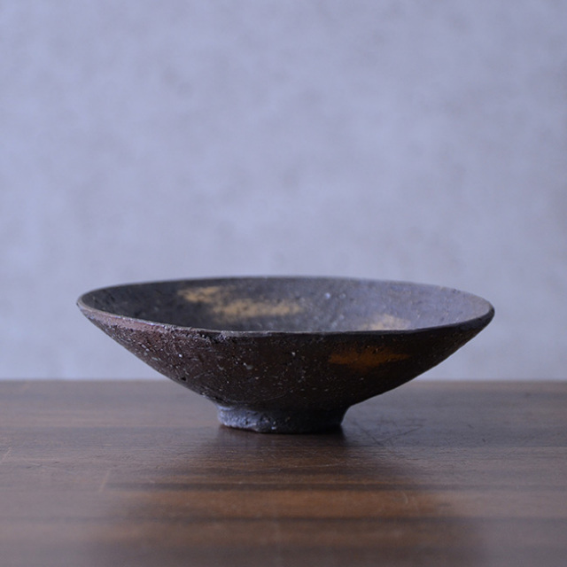 和食器 焼締金彩平鉢中 作家「荒木義隆」