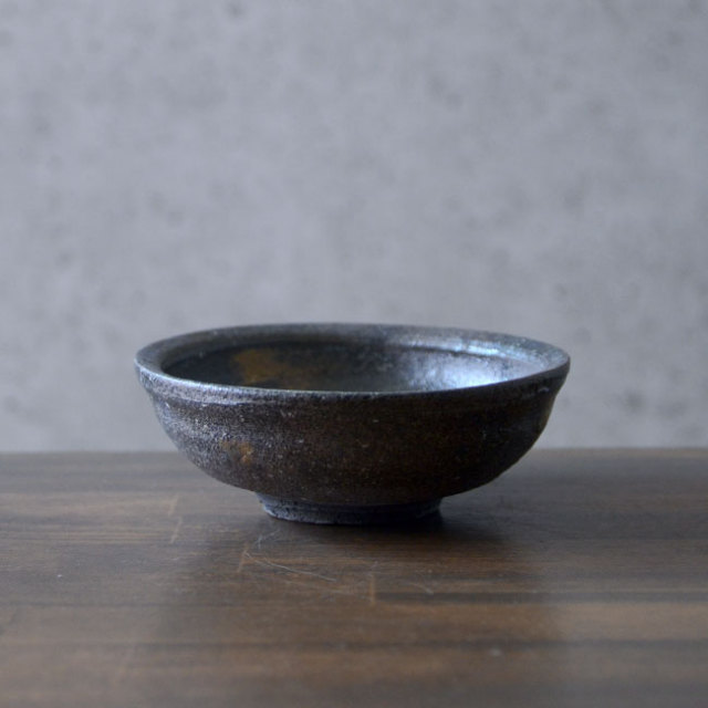 和食器 焼締金彩玉縁鉢（小）作家「荒木義隆」
