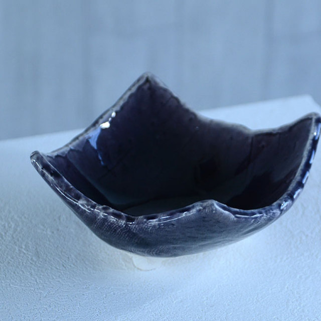 荒木義隆氏作 黒色陶器鉢(ワインクーラー)青点付き 荒木義隆氏作 黒色陶器鉢(ワインクーラー)青点付き