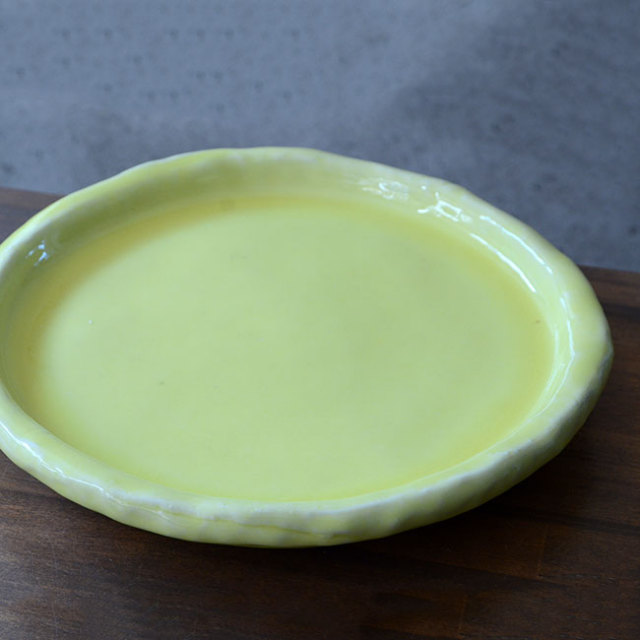 和食器 黄釉三つ足平皿 作家「荒木義隆」