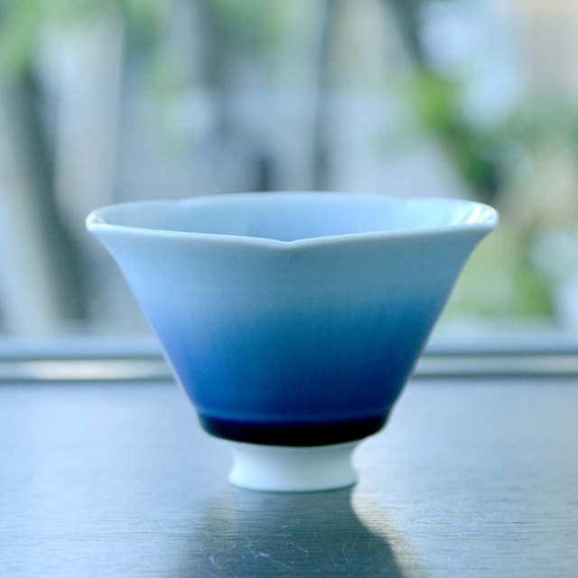 流彩磁小鉢 （青色） 作家「永草陽平」