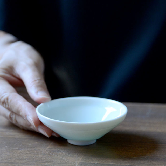青白磁ぐい呑（YN-018） 作家「永草陽平」