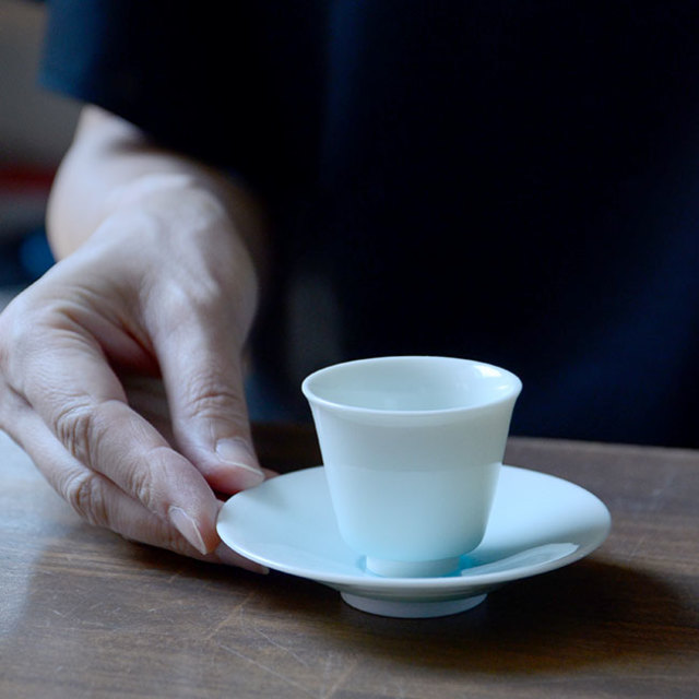 青白磁 蓋付き茶器 青白磁蓋付薬壺 小 / 日高伸治 – toutou online