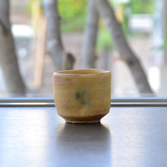 柚子手黄瀬戸ぐい呑（共箱付A）　作家「瀬津義雄」 