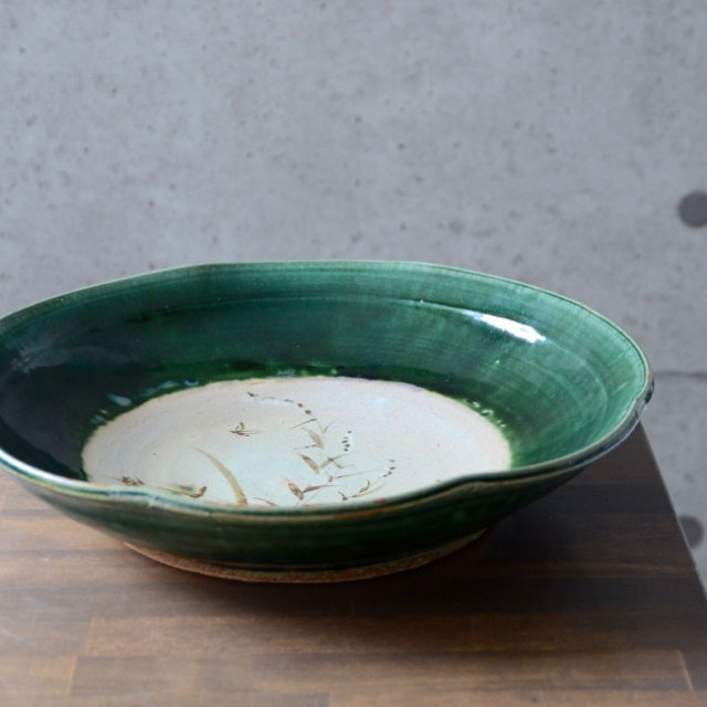 京織部草文輪花丸鉢（共箱付）　作家「瀬津義雄」