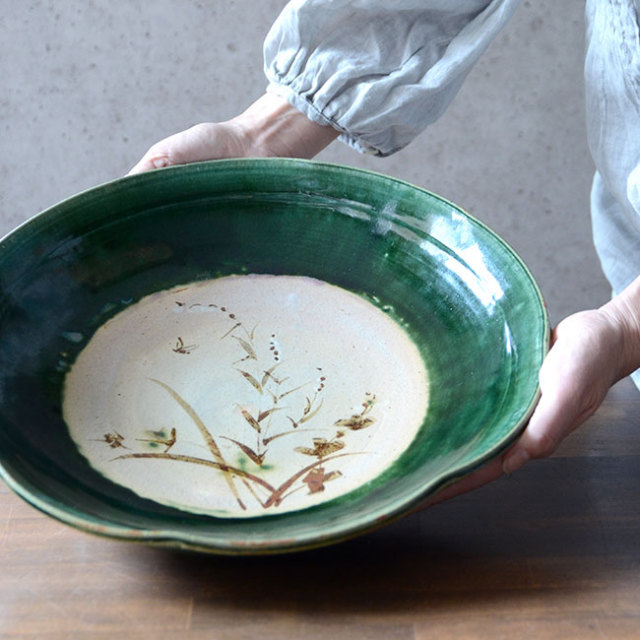 京織部草文輪花丸鉢（共箱付）　作家「瀬津義雄」