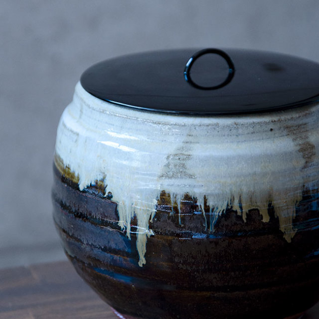 朝鮮唐津水指（共箱付）　作家「瀬津義雄」