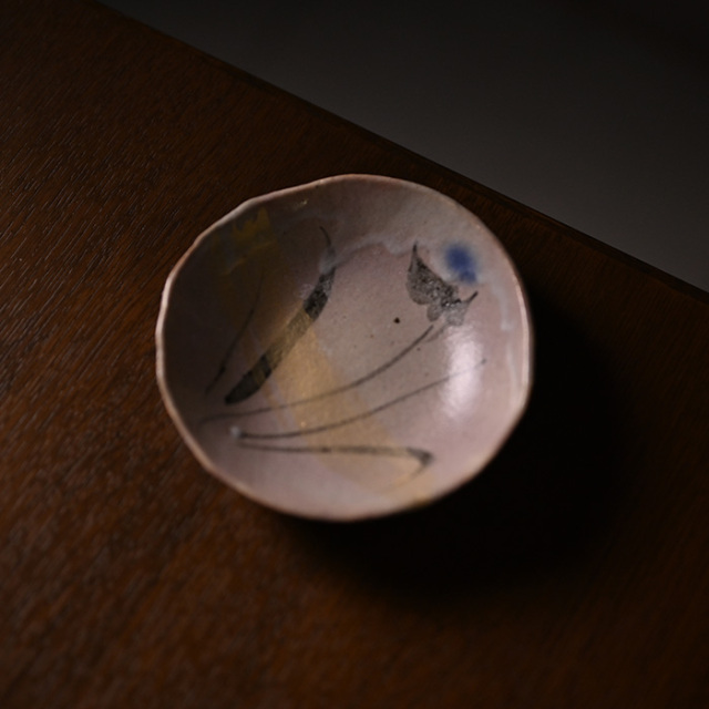 鉄絵彩草文雲母小皿 (YS-208) 作家「瀬津義雄」