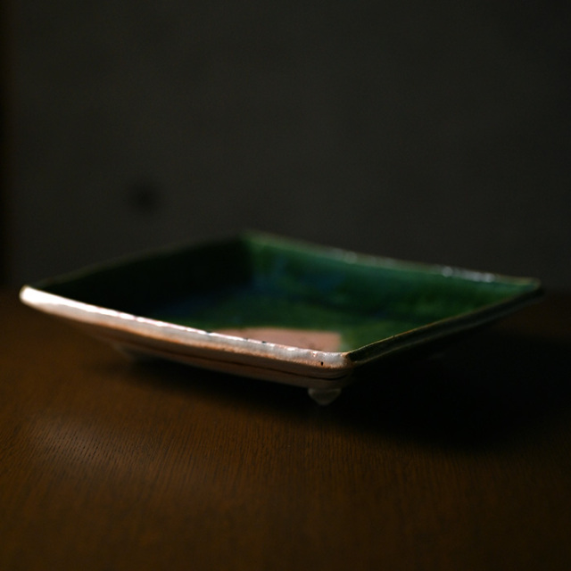 京織部草文角皿 (YS-209) 作家「瀬津義雄」