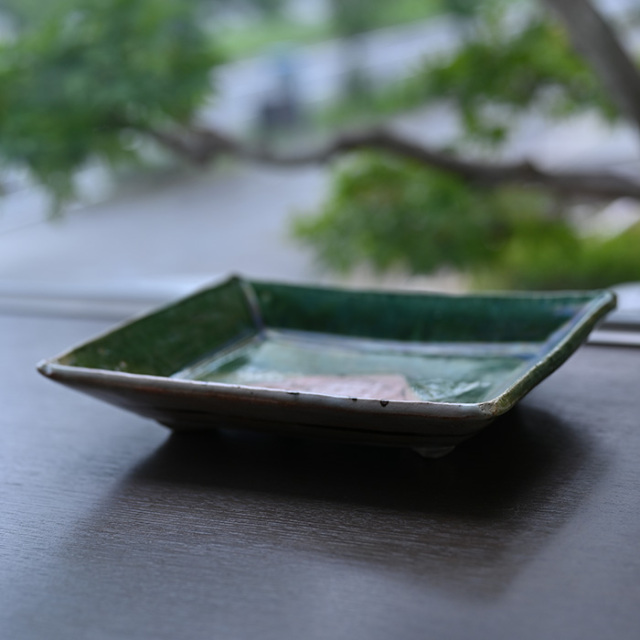 京織部草文角皿 (YS-209) 作家「瀬津義雄」