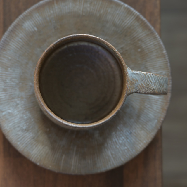 和食器 焼締くし目コーヒーカップ＆ソーサ（YT-062） 作家「多屋嘉郎」