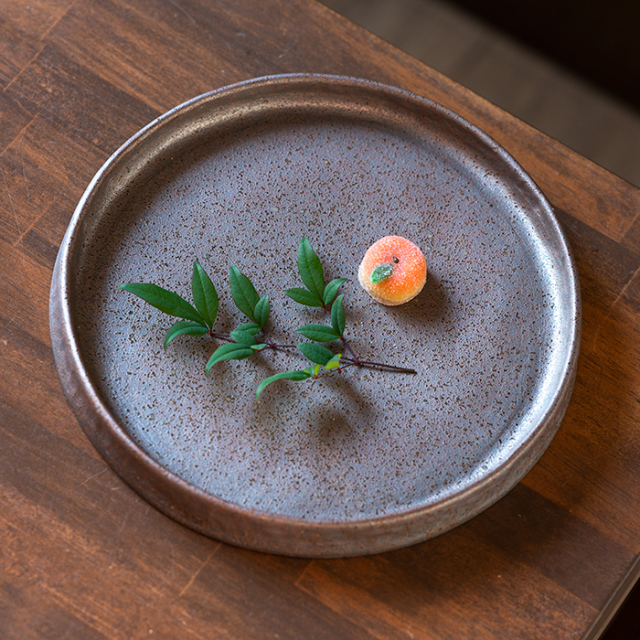 和食器　吉良々窯　加藤泥二作　泥彩魚文　向付　七客　共箱　C　6804A 和食器 焼締吹き掛け丸皿（YT-087） 作家「多屋嘉郎」
