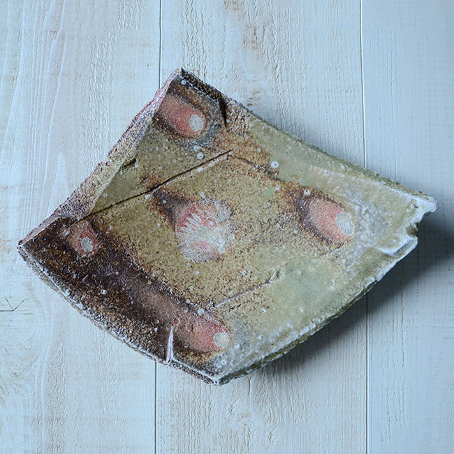 和食器　伊賀足付変形皿　作家「新学」