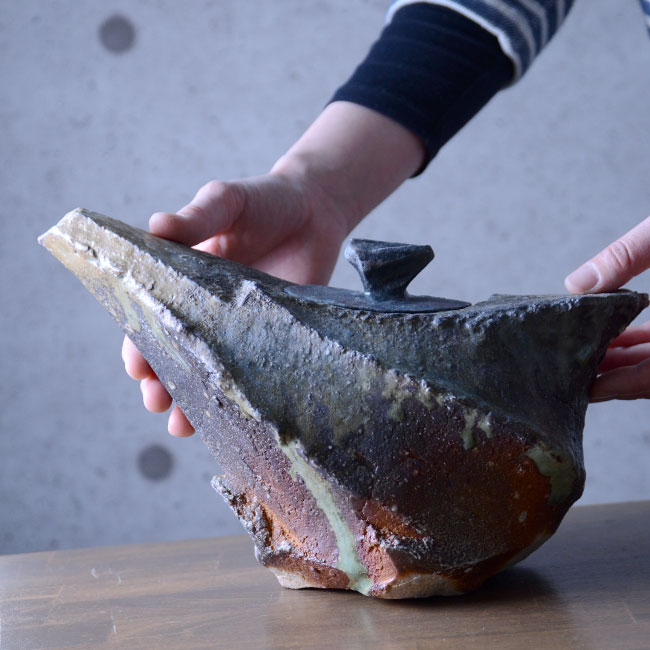 伊賀鎬水注花器（共箱付A）　作家「新学」 