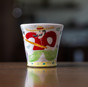カルロスくんコップ作家「吉岡萬理」