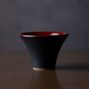 和食器　赤絵黒釉盃　作家「森野知子」
