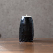 黒茶入B　　作家「横山拓也」