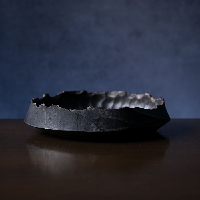 大皿 | 黒鳴変形板皿 (MOT-086) 作家「田中元将」