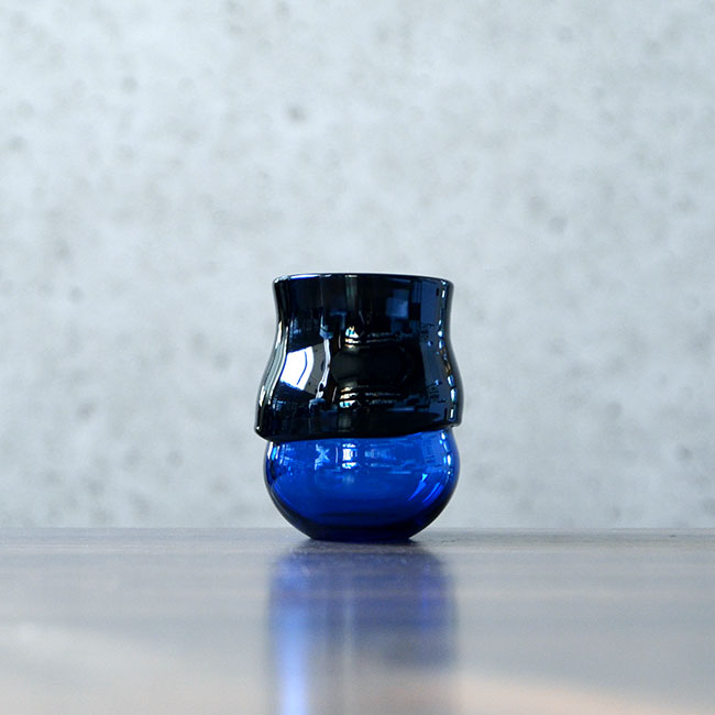 ガラス　DOMAKI “Blue” ぐい呑（SI-042）　作家「飯田将平」