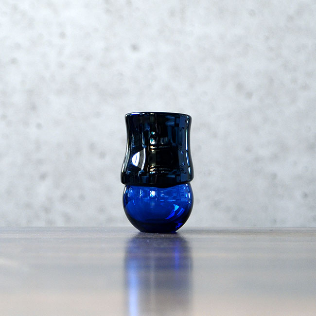 ガラス　DOMAKI “Blue” ぐい呑（SI-048）　作家「飯田将平」