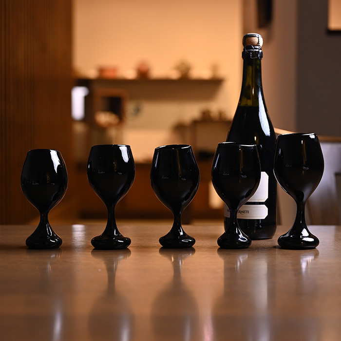 ワイングラス　黒　作家