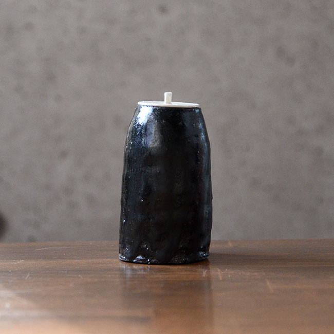 黒茶入B　　作家「横山拓也」