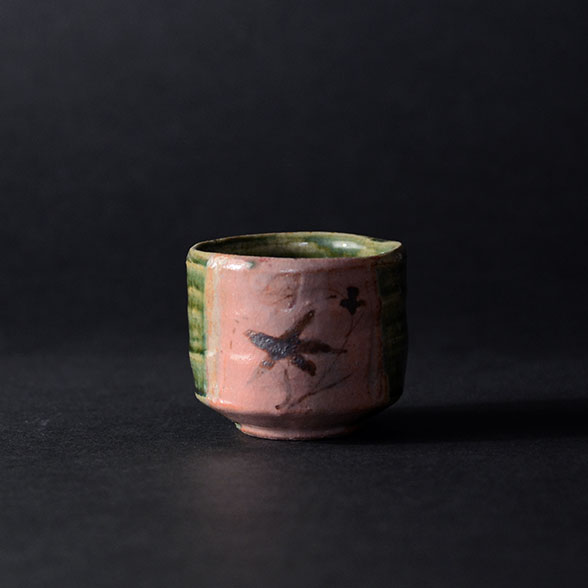 京織部草文ぐい呑（共箱付A）　作家「瀬津義雄」