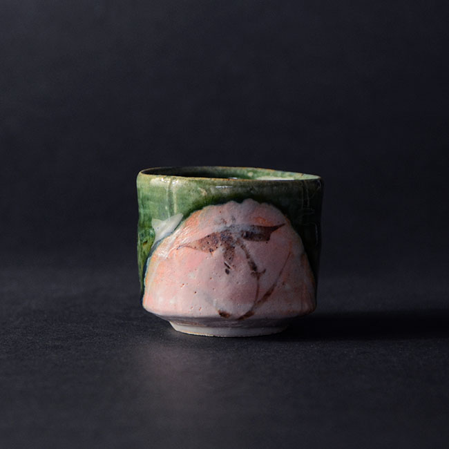 京織部草文ぐい呑（共箱付C）　作家「瀬津義雄」