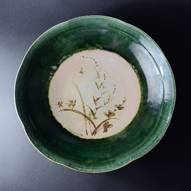 京織部草文輪花丸鉢（共箱付）　作家「瀬津義雄」