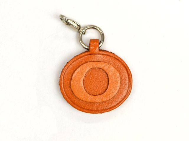 イニシャルプレート　O