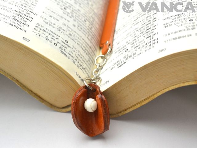 ファーストミット　VANCA　本革チャームブックマーカー