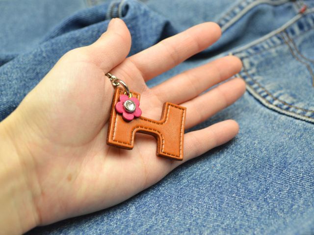 H/アルファベット バッグチャーム/アクセサリー 革/レザー メール便