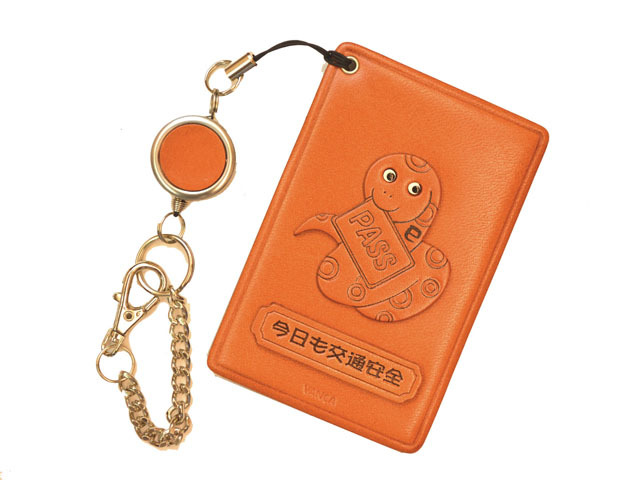 タヌキの剥製 和風装飾品 ケース入り 巳/干支/蛇/動物/爬虫類 定期入れ/パスケース 革/レザー メール便送料