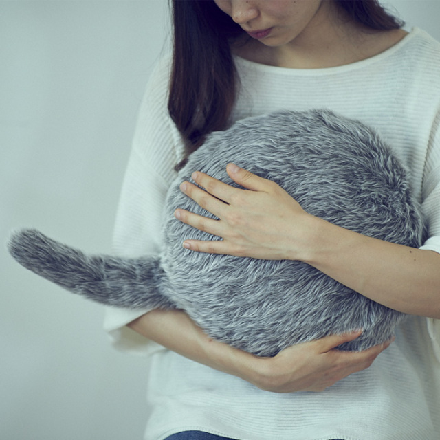 Qoobo（クーボ）心を癒やす、しっぽクッション。| ヒューマン