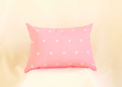 大人気！英国ハーレクインのクッション：ラブハート：pink　30cm×40cm角