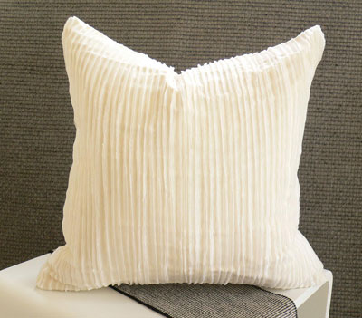 プリーツ生地のクッションカバー