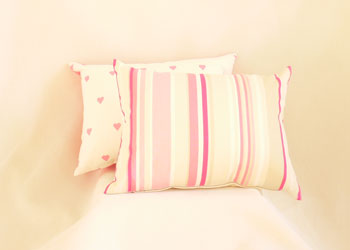 大人気！英国ハーレクインのクッション：ラブハート×ラッシュ　30cm×40cm角