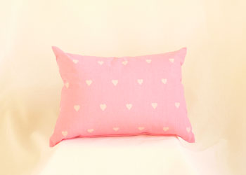 大人気！英国ハーレクインのクッション：ラブハート：pink　30cm×40cm角