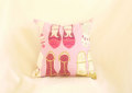 大人気！のクッションカバー：TwinkleToes（トゥインクルトゥ）purple　40cm角