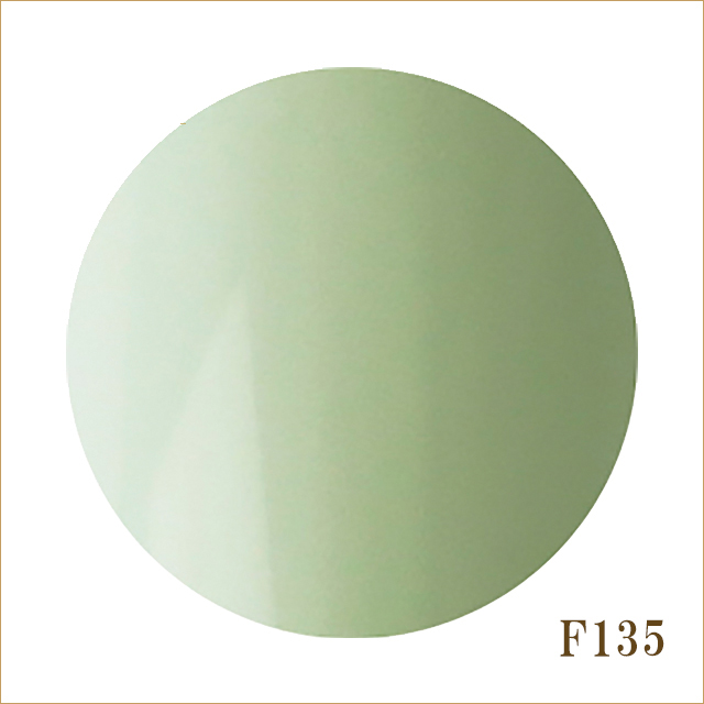 F135　白緑