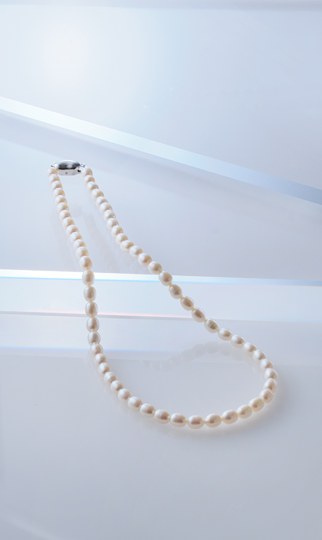 ファンエンパイヤ】オーバルパールネックレス 40cm(ホワイト）
