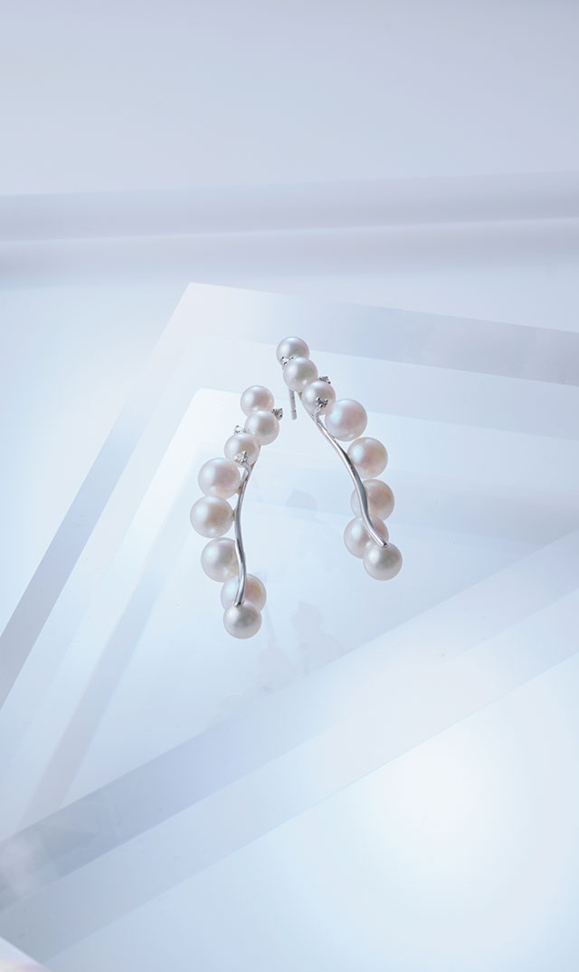 ファンエンパイヤ】K18WG アコヤパール8Pピアス（ホワイト/4.5-5.5mm）