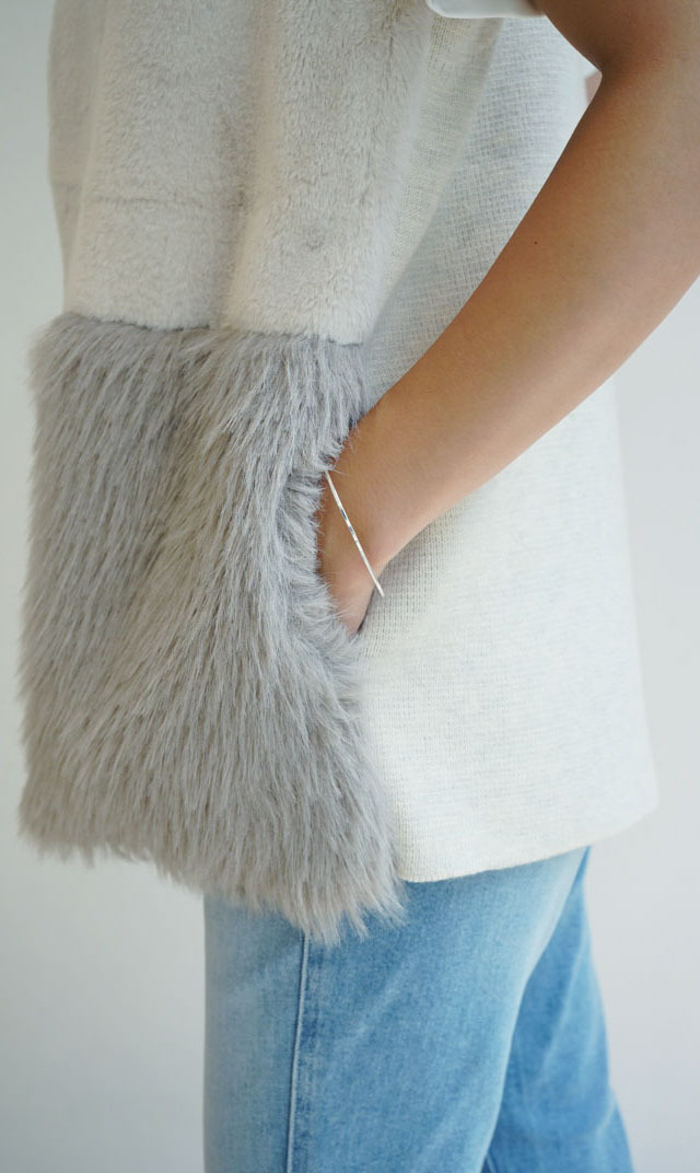 華やかなファーと快適なニットの絶妙なバランスの”ファーパネル