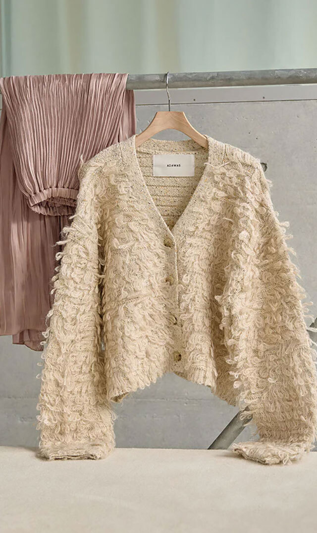 ツイードヤーンとキッドモヘヤのループ編みを組み合わせた、表情豊かな