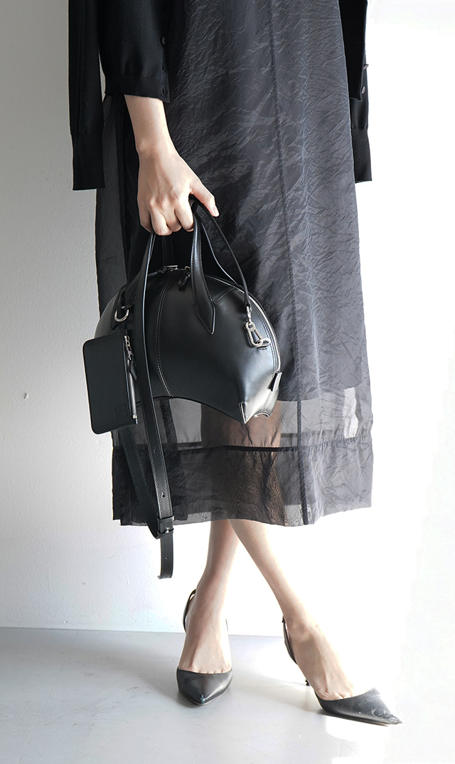 インポートボクギ曲線美ハンドバッグ黒白